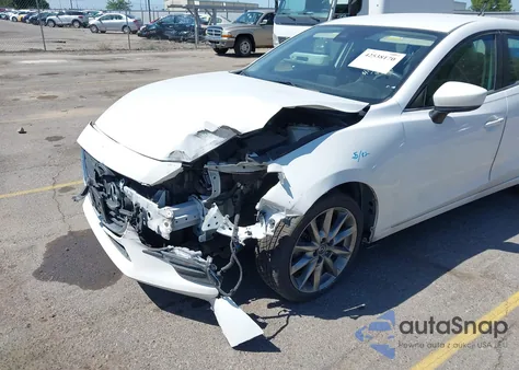 2018 Mazda 3 Touring z USA, uszkodzony, nr VIN 3MZBN1L38JM167174